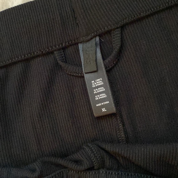 SKIMS Black Wide Leg Pants - Picture 4 of 4